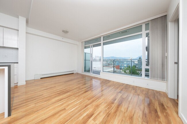 Building Photo - 289 6th Av E