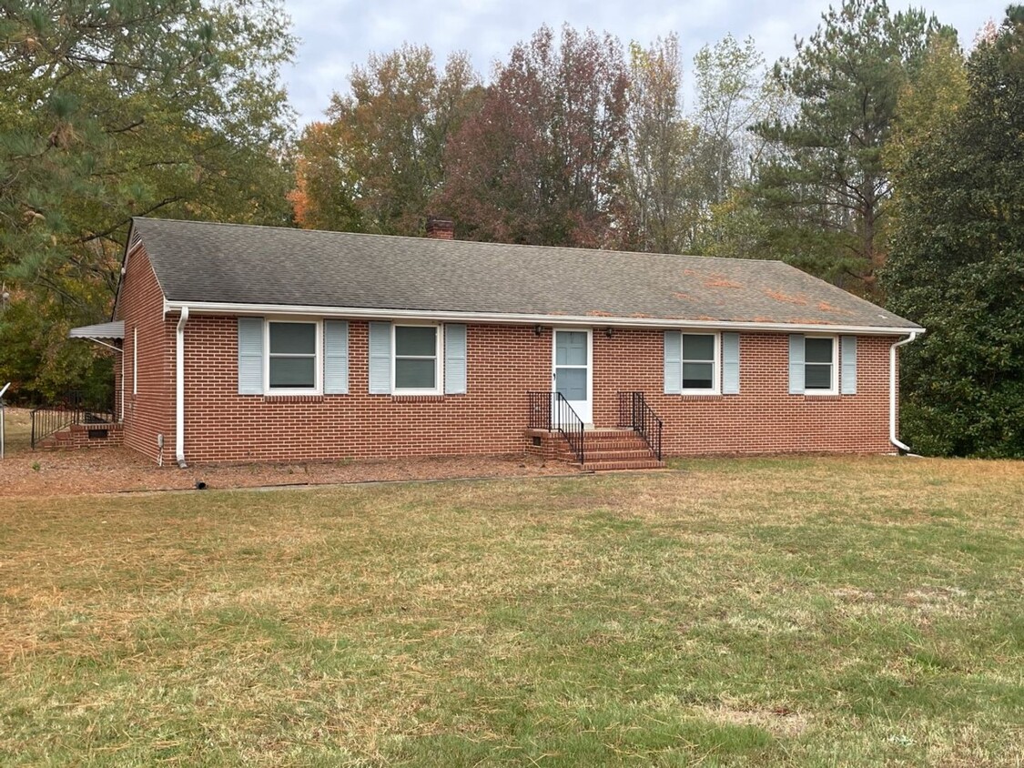 Foto principal - Well Maintained brick ranch home