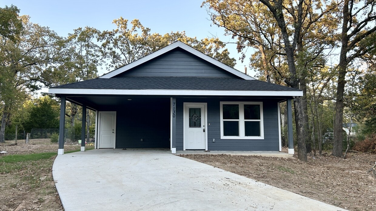 Foto principal - 7130 Shawnee Cir