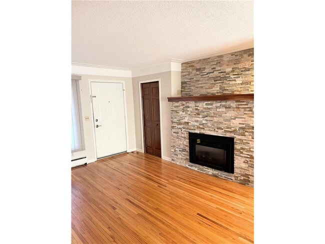 Building Photo - 13709 Country Ln