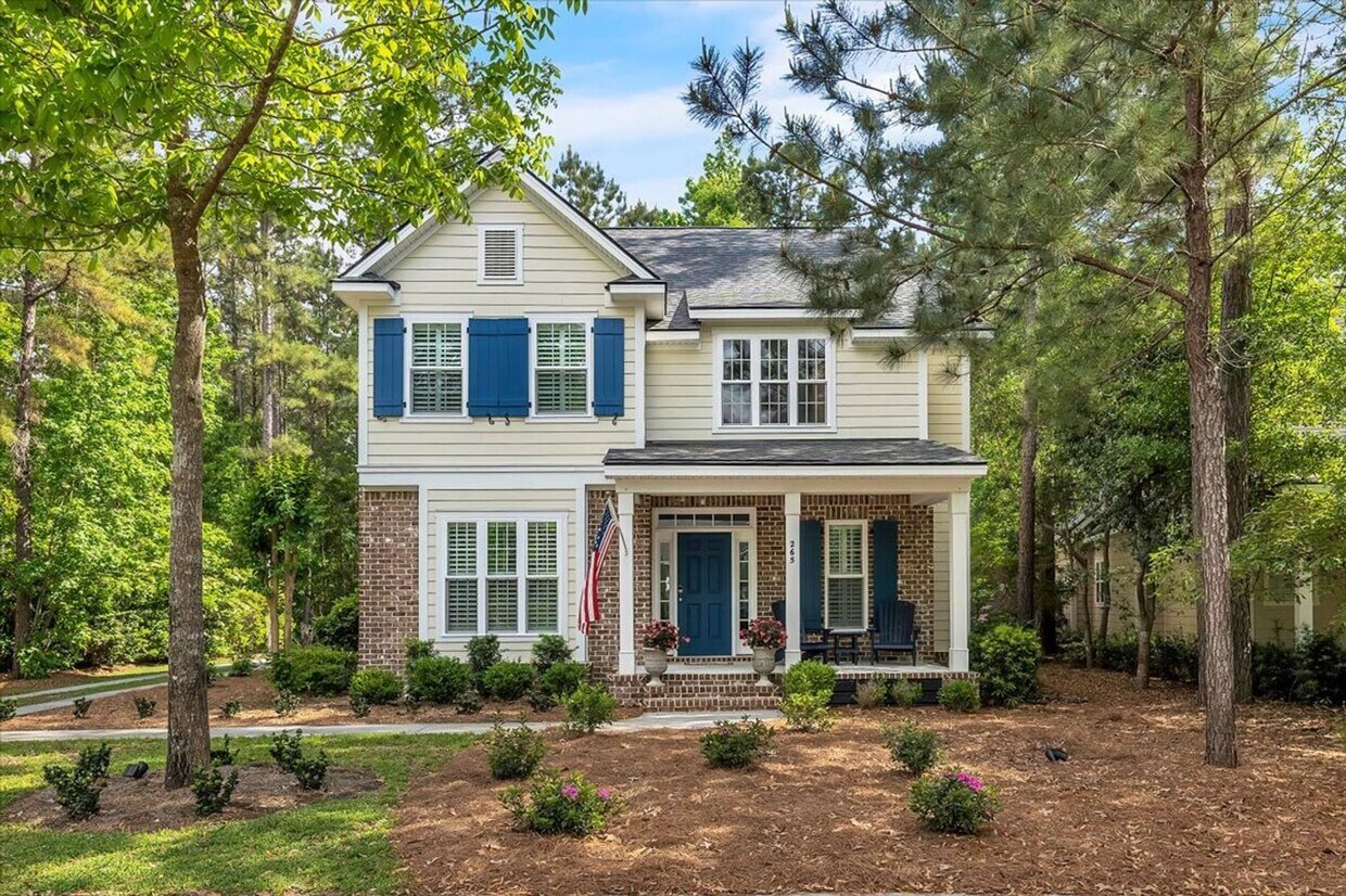 Foto principal - Gorgeous 4 Bed/2.5 Bath in Waterways Towns...