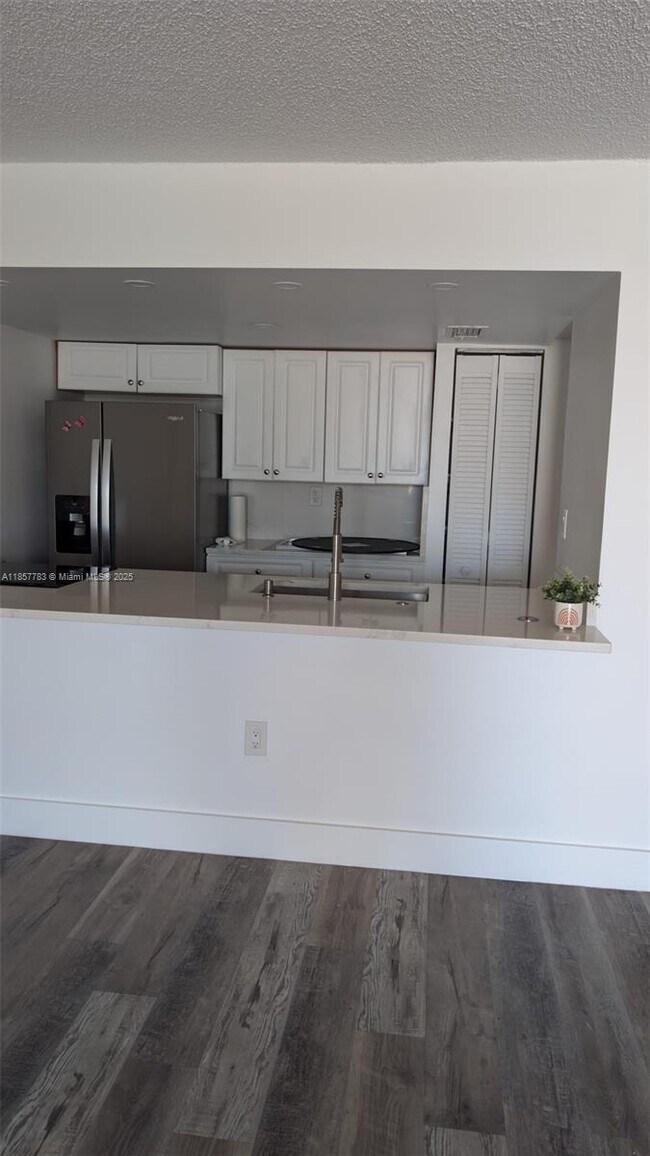 Foto del edificio - 10700 SW 108th Ave