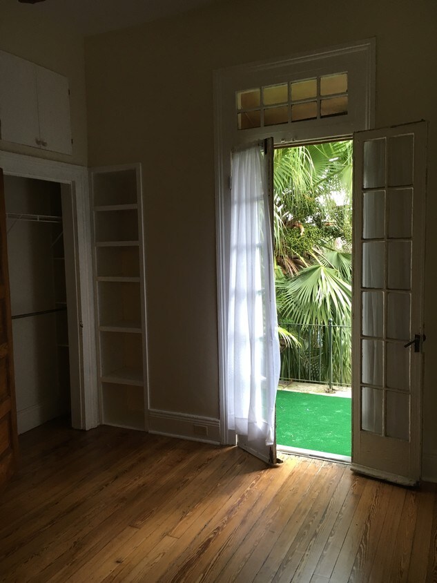 Bedroom with balcony - 8215 Plum St
