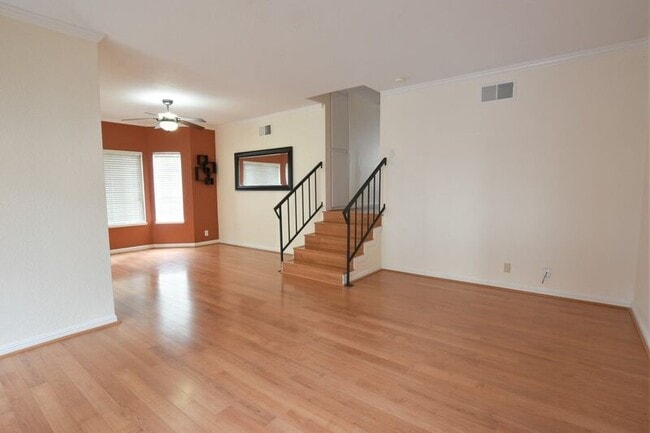 Building Photo - 443 Costa Mesa Terrace