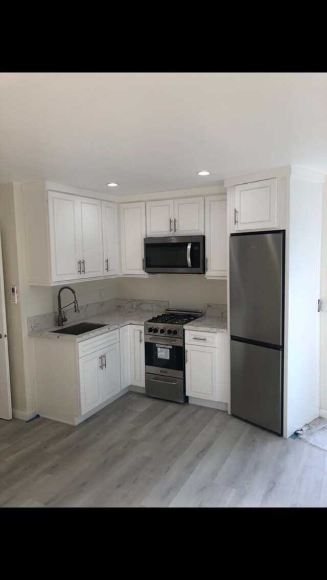 Foto del edificio - 5853 W 74th St