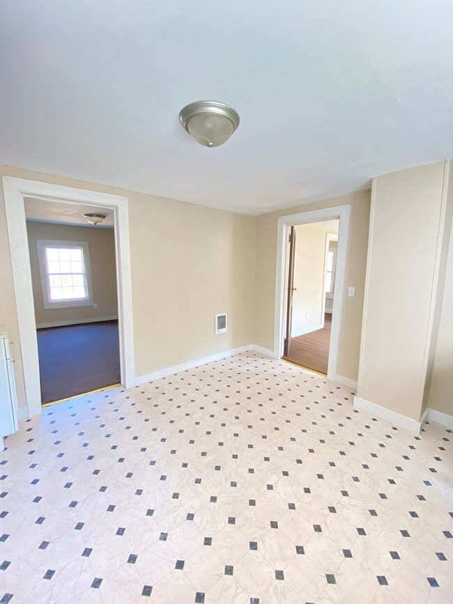 Building Photo - 2Bed/1Bath Home Available Now!