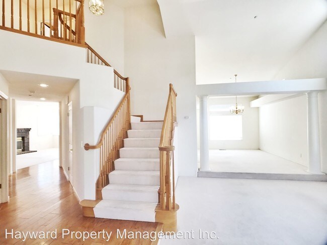 Building Photo - 28425 Fox Hollow Dr