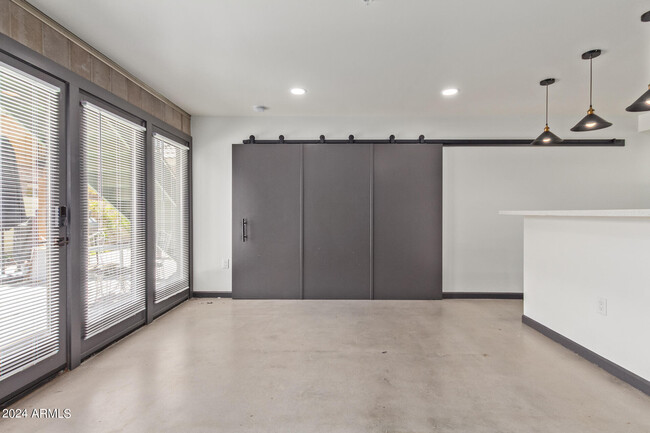 Building Photo - 129 S 11th Ave