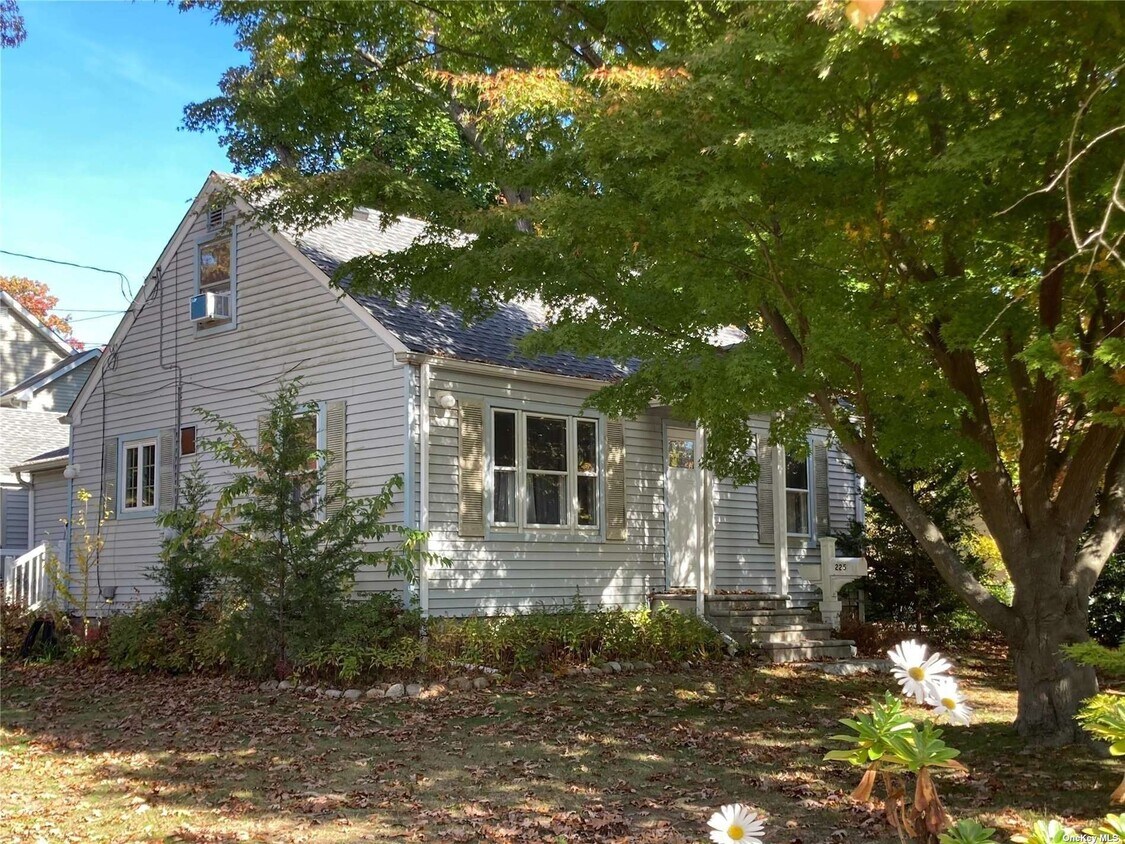 225 Woodlawn Ave, Saint James, NY 11780 House Rental in Saint James