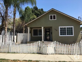 Foto del edificio - 128 N 8th Ave