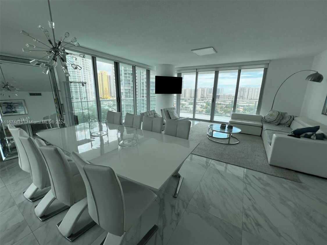 Foto principal - 330 Sunny Isles Blvd