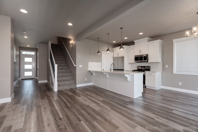 Building Photo - 495 NE 81st Ave