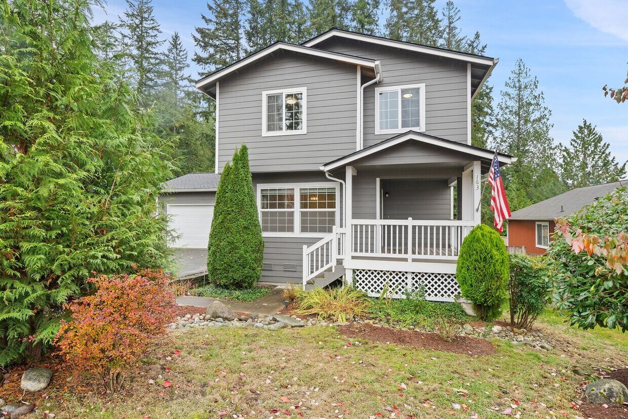 Primary Photo - 4 Bedroom Home in Fabulous Poulsbo Location
