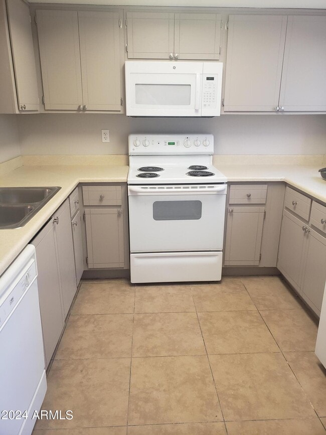 Building Photo - 1601 W Sunnyside Dr