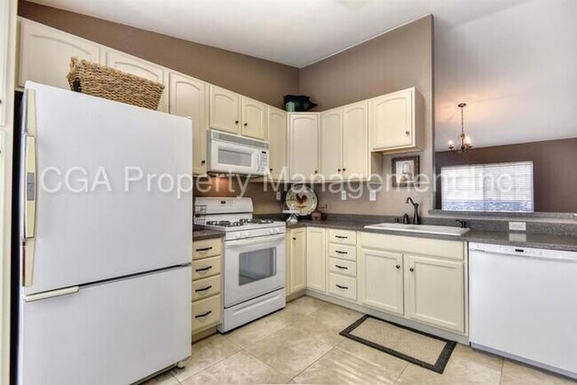 Building Photo - Beautiful 3 Bedroom 2 Bathroom Home in Ros...