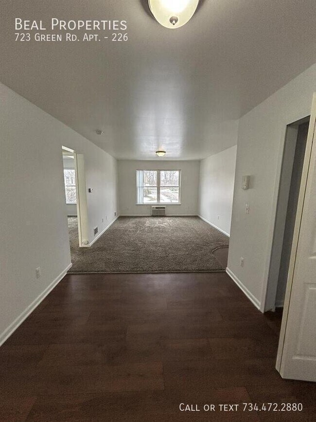 Building Photo - 723 Green Rd