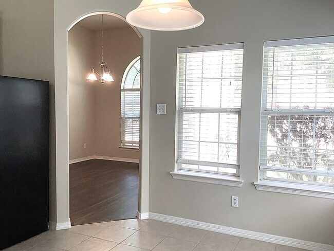 Foto del edificio - 5119 Westwood Pines Dr
