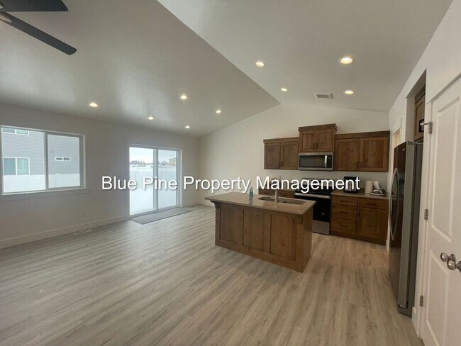Building Photo - 5847 Wildrose Avenue