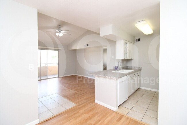 Foto del edificio - 8055 E Thomas Rd