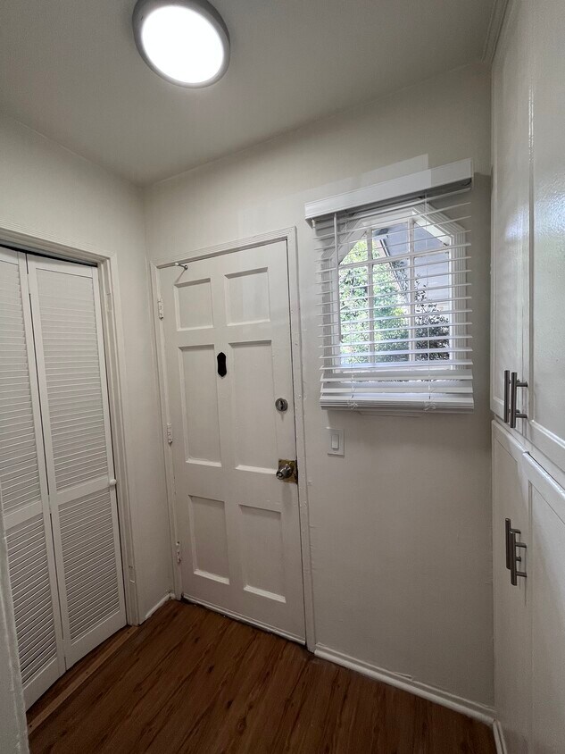 1811 Cherokee N Ave, Los Angeles, CA 90028 1811 Cherokee N Ave Los