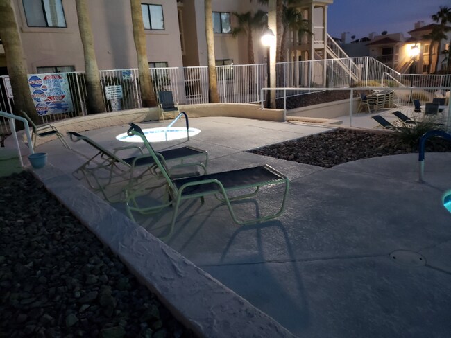 Foto del edificio - 1922 Las Palmas Ln