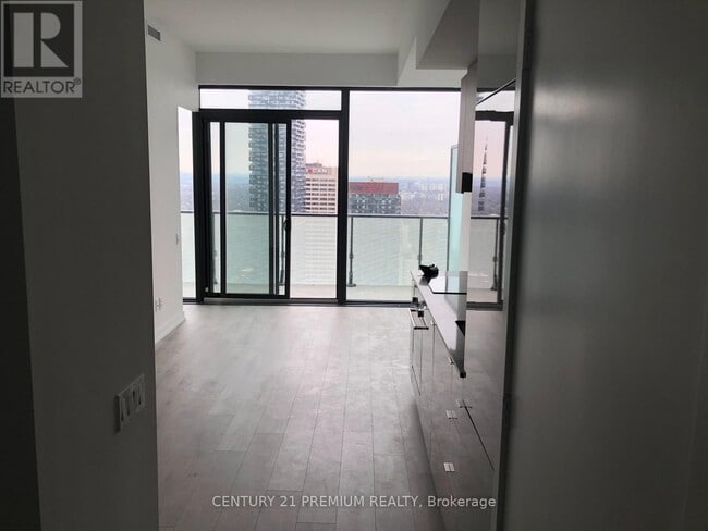 Building Photo - 161-4161 Roehampton Ave