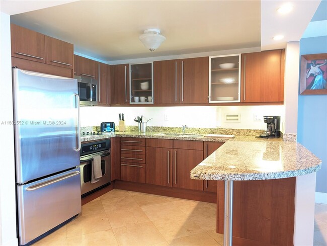 Building Photo - 2301 Collins Ave