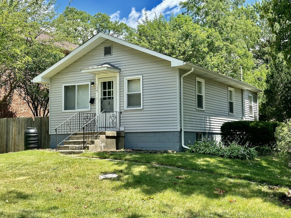 Primary Photo - 139 S Park St