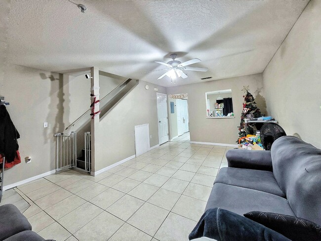 Building Photo - Isabella Park #18 - Pet Friendly!