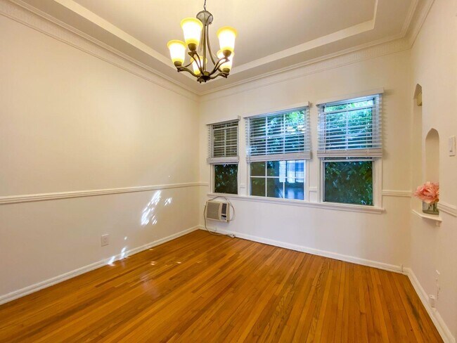 Building Photo - 230 S Reeves Dr