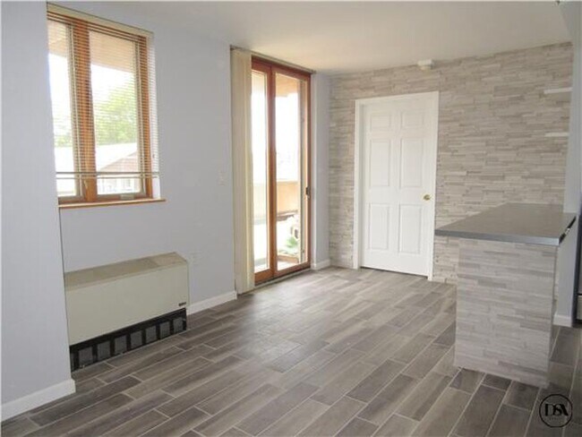 Foto del edificio - 6347 Booth St