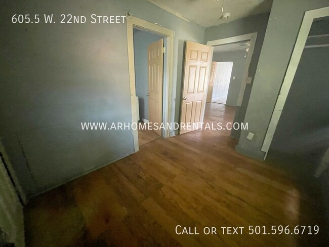 Building Photo - 605.5 W. 22nd Street | $450 | 2 beds, 1 fu...