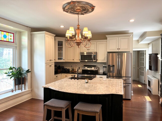 Kitchen - 61 Park St