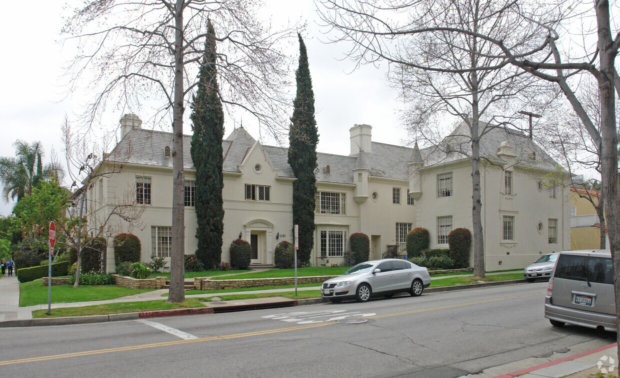 Primary Photo - 201 El Camino Dr