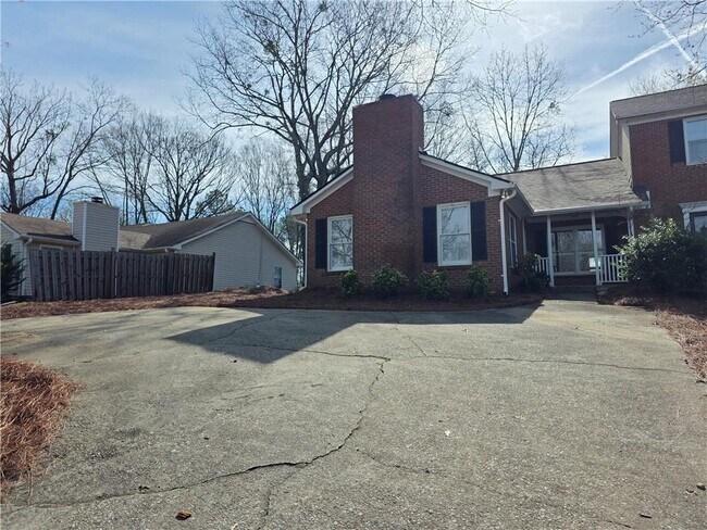 Foto del edificio - 1834 Cooper Lake Dr SE