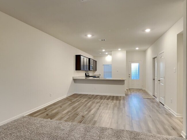 Building Photo - 5 bedroom Fort Worth dream!