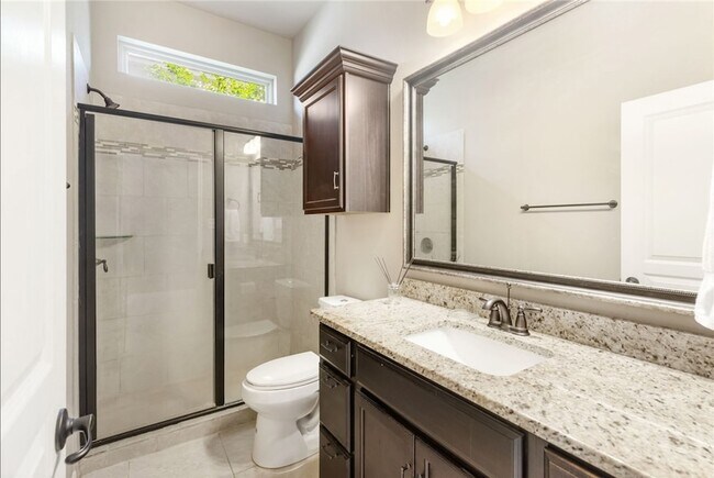 Foto del edificio - 2528 Kinnersley Ln