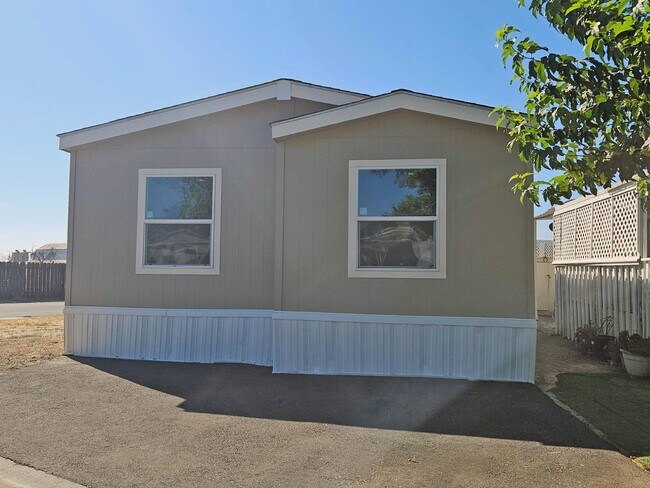 Foto del edificio - 590 E Kinney St