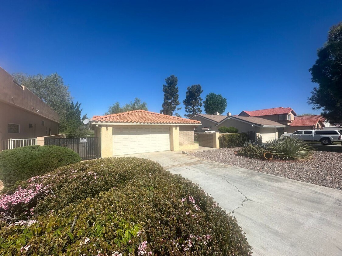 12660 Rolling Ridge Dr, Victorville, CA 92395 House Rental in