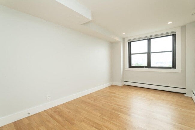 Interior Photo - 1410 Columbia