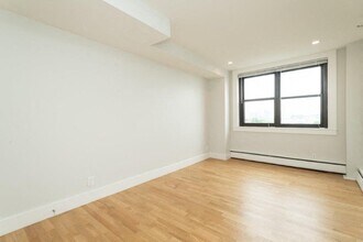 Interior Photo - 1410 Columbia