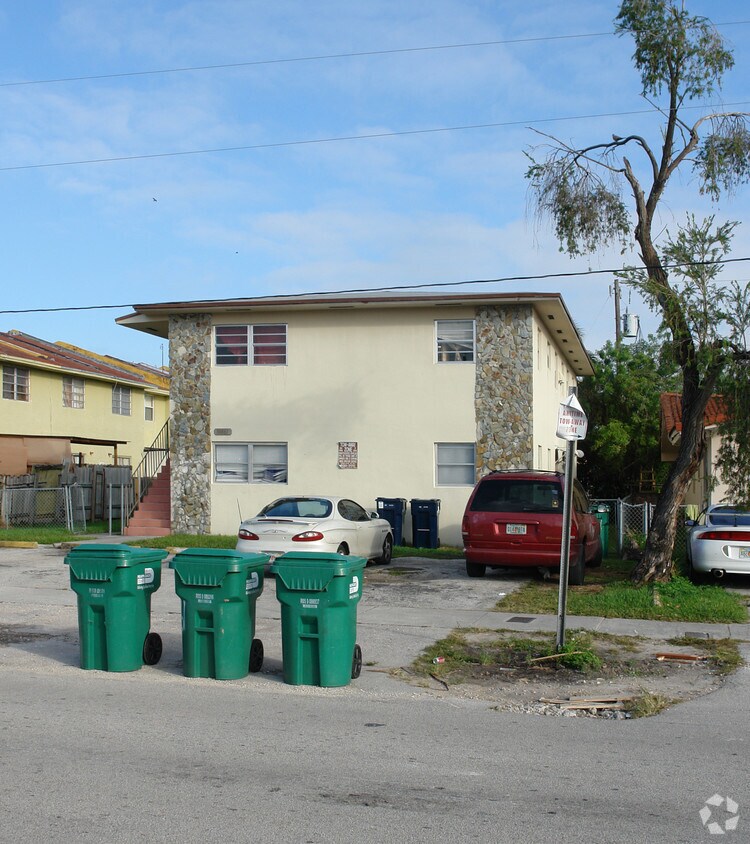 Foto del edificio - 10861 SW 5th St