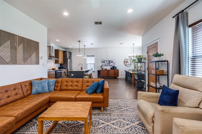 Building Photo - 418 Stagecoach Trail