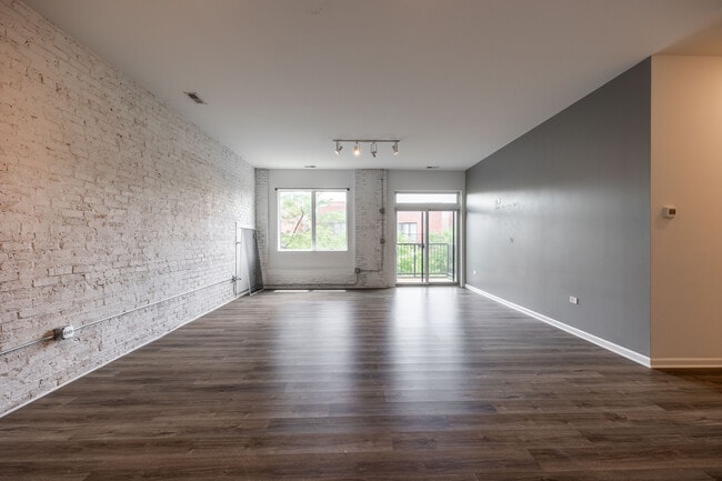 Building Photo - 2550 S Wabash Ave