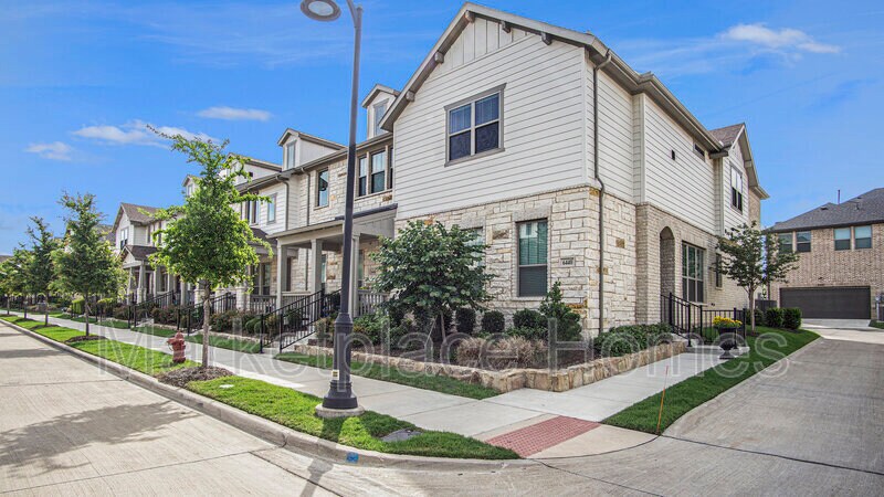 Primary Photo - 6440 Northern Dancer Dr