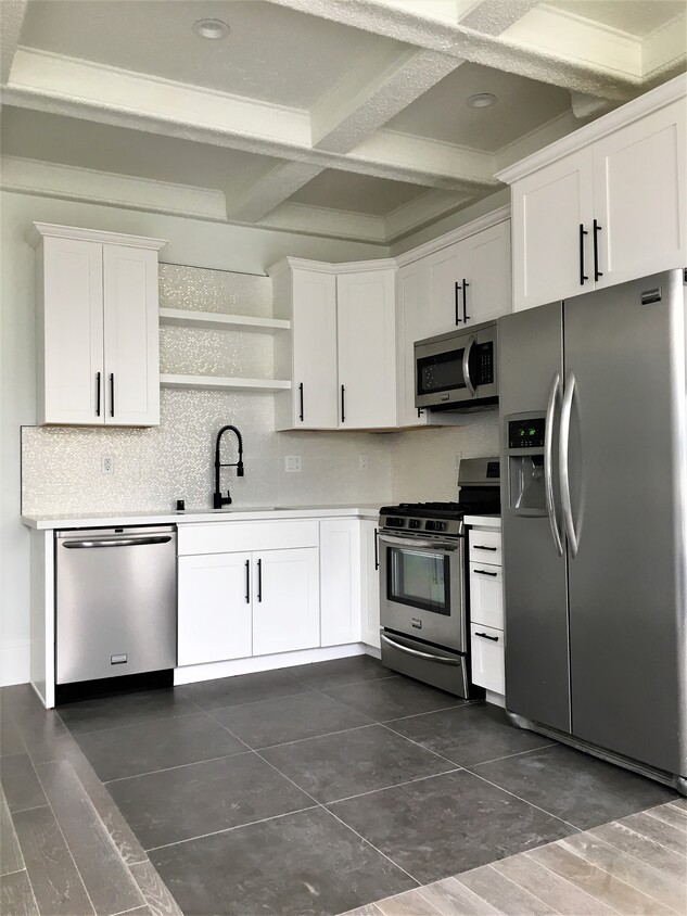 Primary Photo - 1376 McAllister St