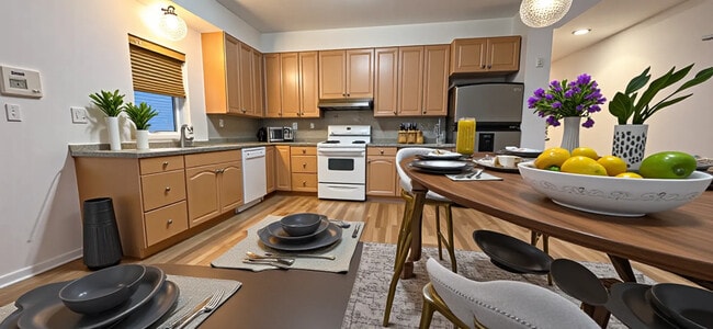 Building Photo - 711 W 31st St