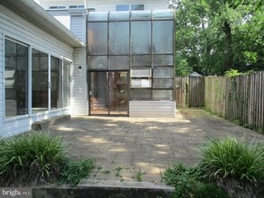 Building Photo - 10001 Dallas Ave
