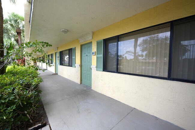 Building Photo - 1617 Meadows Cir