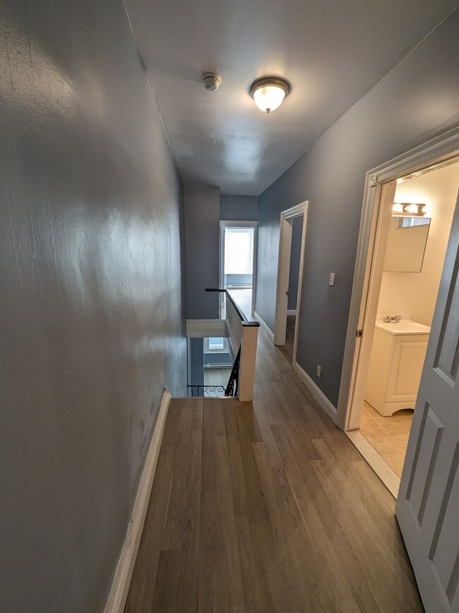 Building Photo - Large Home - West Philadelphia